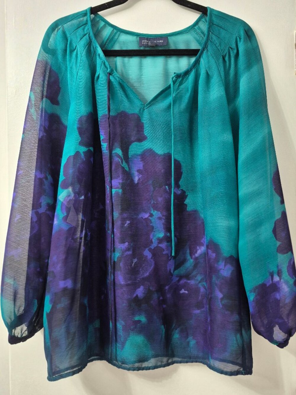 Jones New York Sheer top. Size Small. Blue/purple